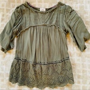 Knox Rose, green blouse